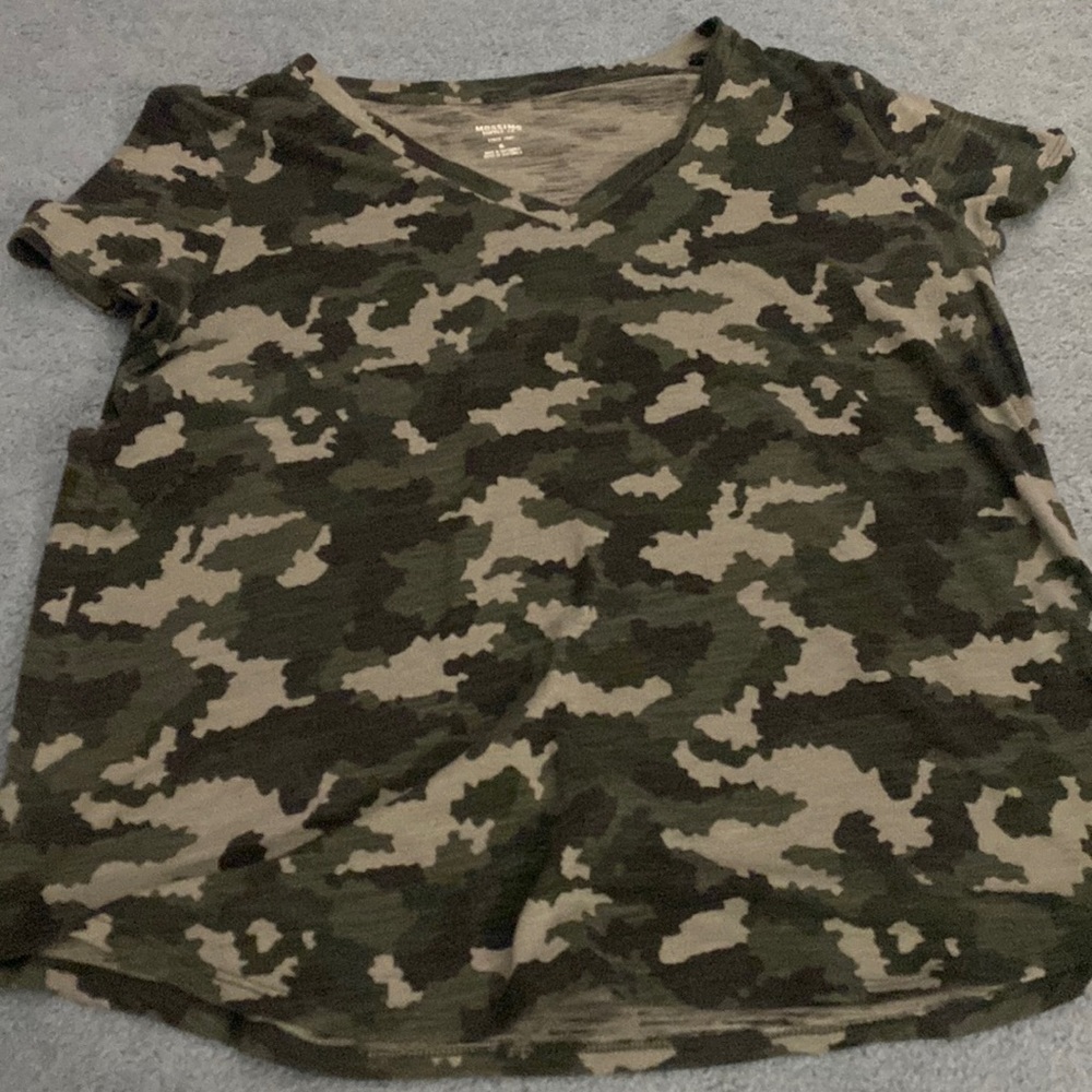 camouflaged v-neck t shirt